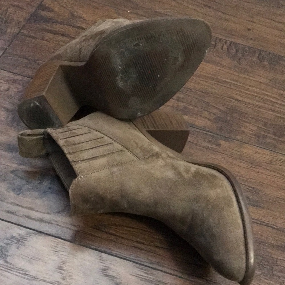 Faux Suede booties 🤩 - Picture 3 of 3
